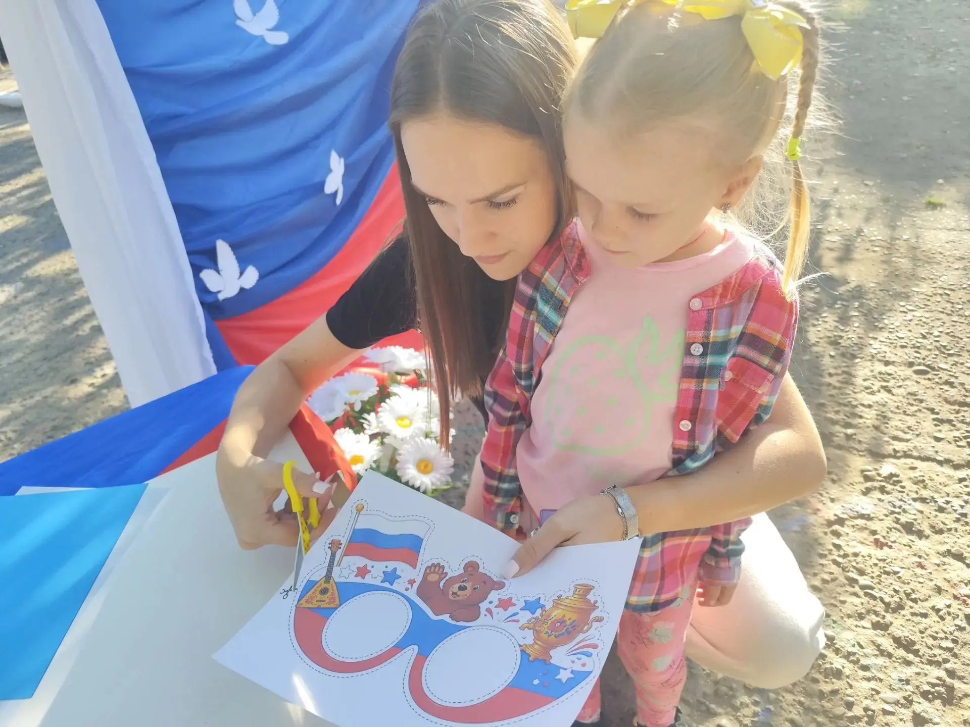 🇷🇺В  нашем детском саду прошла тёплая акция «Триколор своими руками»! 🎨