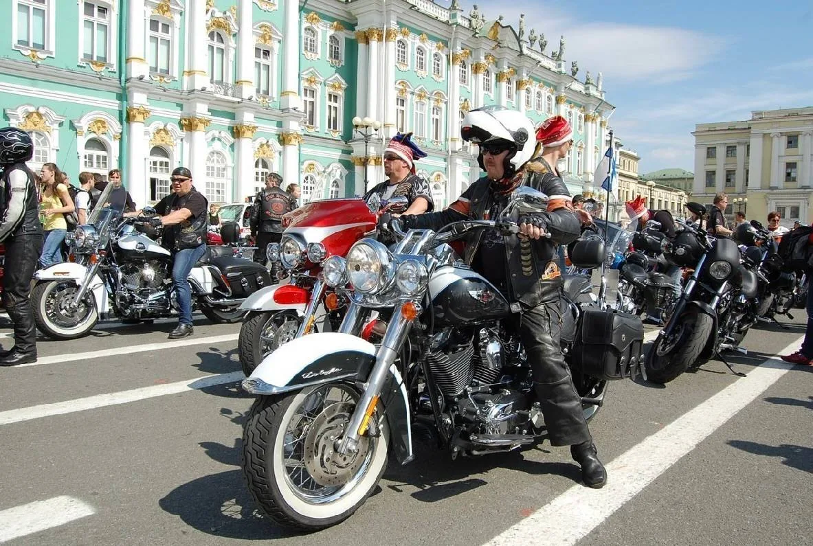 🏍️ В Петербурге закроют мотосезон большим заездом