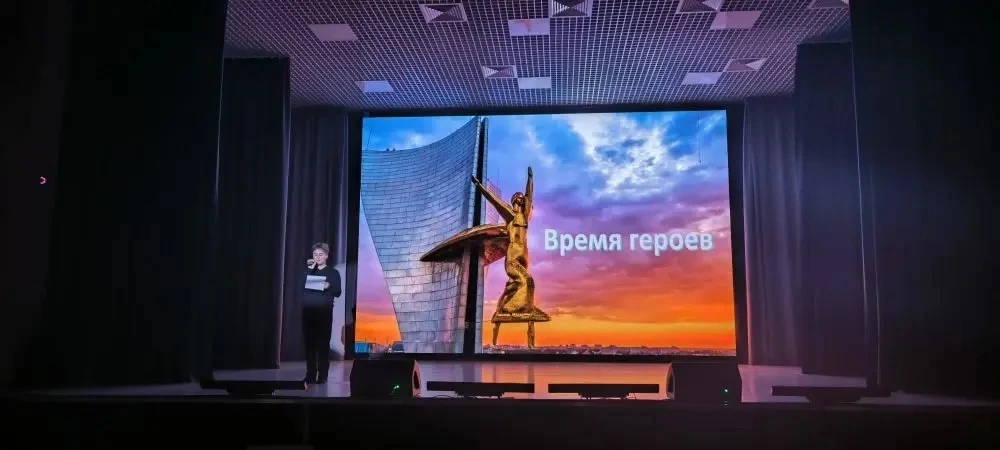 🎖️ Время героев  🌟 В школе №115 состоялось особенное событие — театрализованное представление «Время