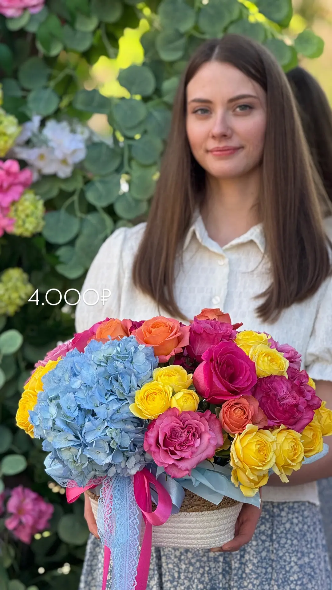 Летний хит! Яркая корзина с гортензией и миксом роз 🧺💙💛

Сочный контраст небесного голубого, солн