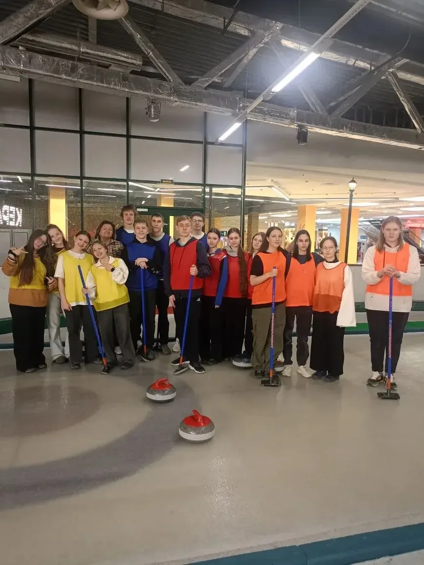 Встречаем каникулы ✨   27 марта 9А провёл в режиме «турбо». Сначала был 🥌 КЕРЛИНГ: это было мощно! О