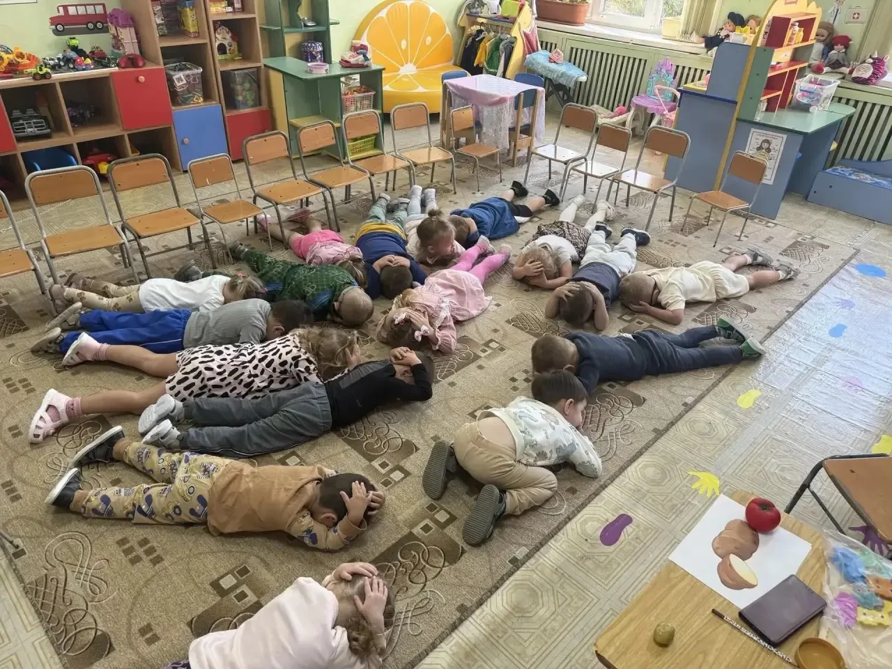 🧸🚒 Наши «Знайки» — самые подготовленные! Сегодня в группе прошли игровые учения по бе...