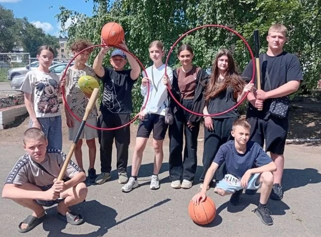 Проводим каникулы с пользой и спортом ☀️😎

Ученики нашей школы  на летних каникулах выбирают здоров
