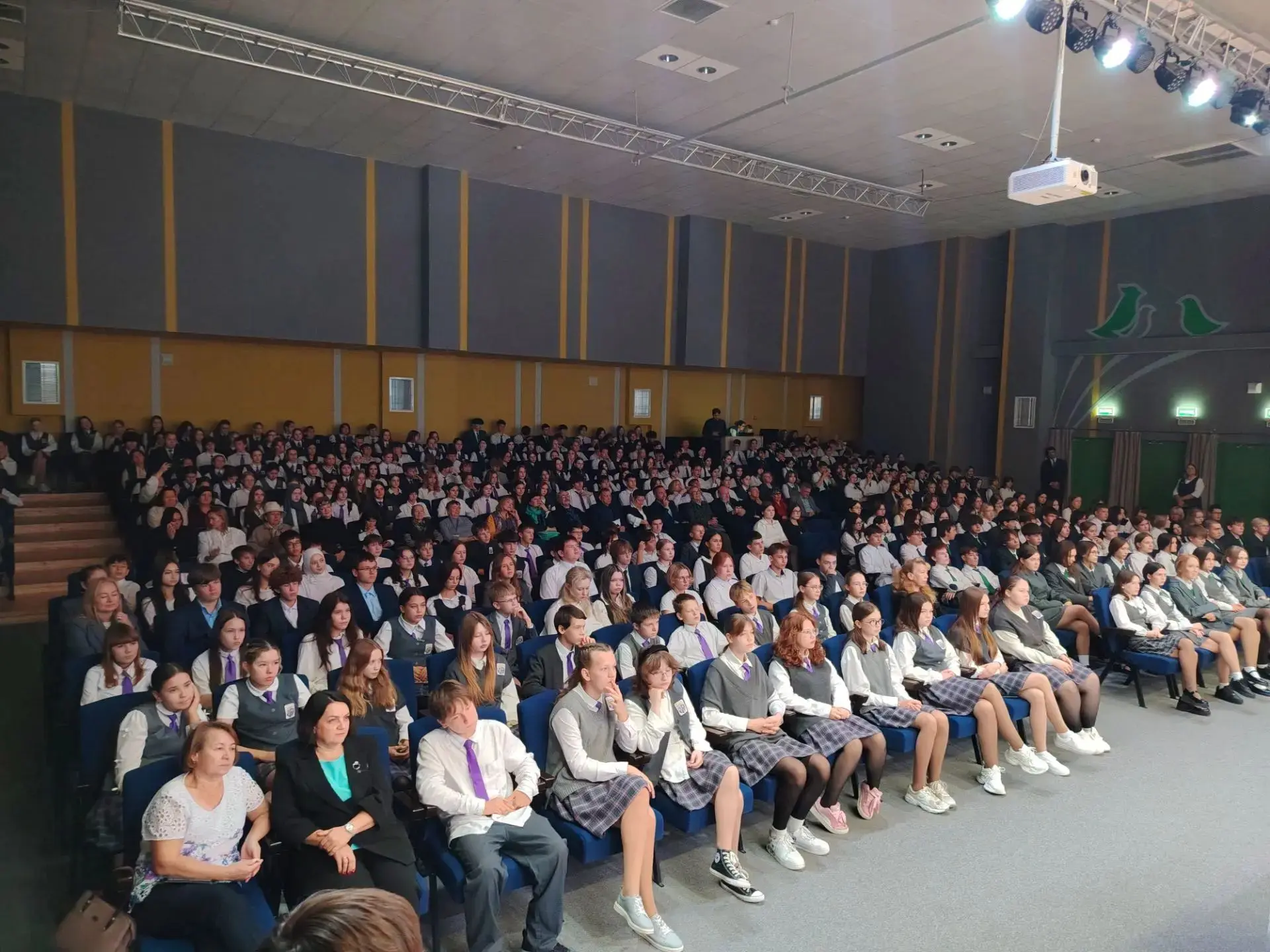 Во всех образовательных заведениях города единовременно прошла акция "Читаем Цветаеву".