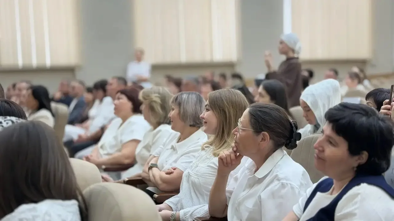 🔔 Последний звонок — прощание со школой и старт во взрослую жизнь! 🔔  Сегодня в нашей школе особенны