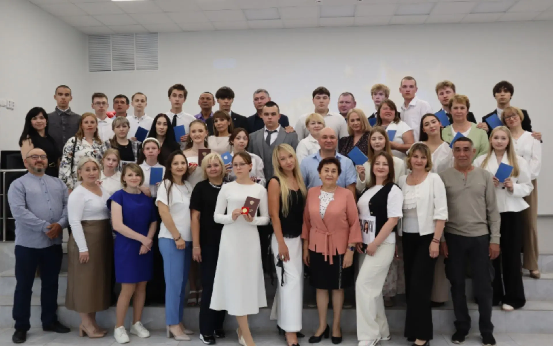 В ДОБРЫЙ ПУТЬ, ВЫПУСКНИКИ!

🌟 Окончание школы – один из самых волнующих моментов нашей жизни. Позад