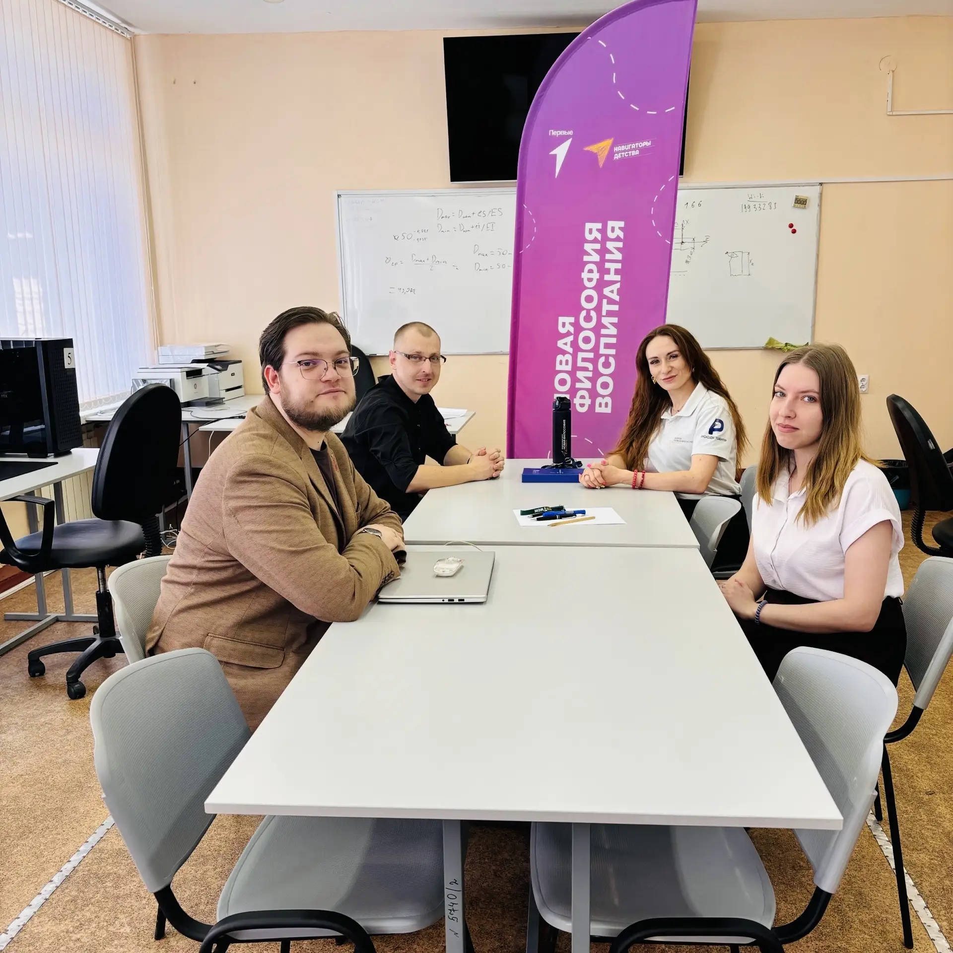 🎉 Громкие аплодисменты и заслуженные овации нашему Советнику директора по воспитанию и взаимодействи