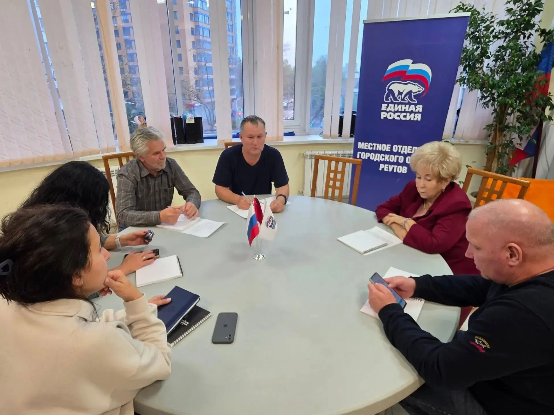 Провела рабочую встречу в Общественной приёмной местного отделения «Единой России» с пр...