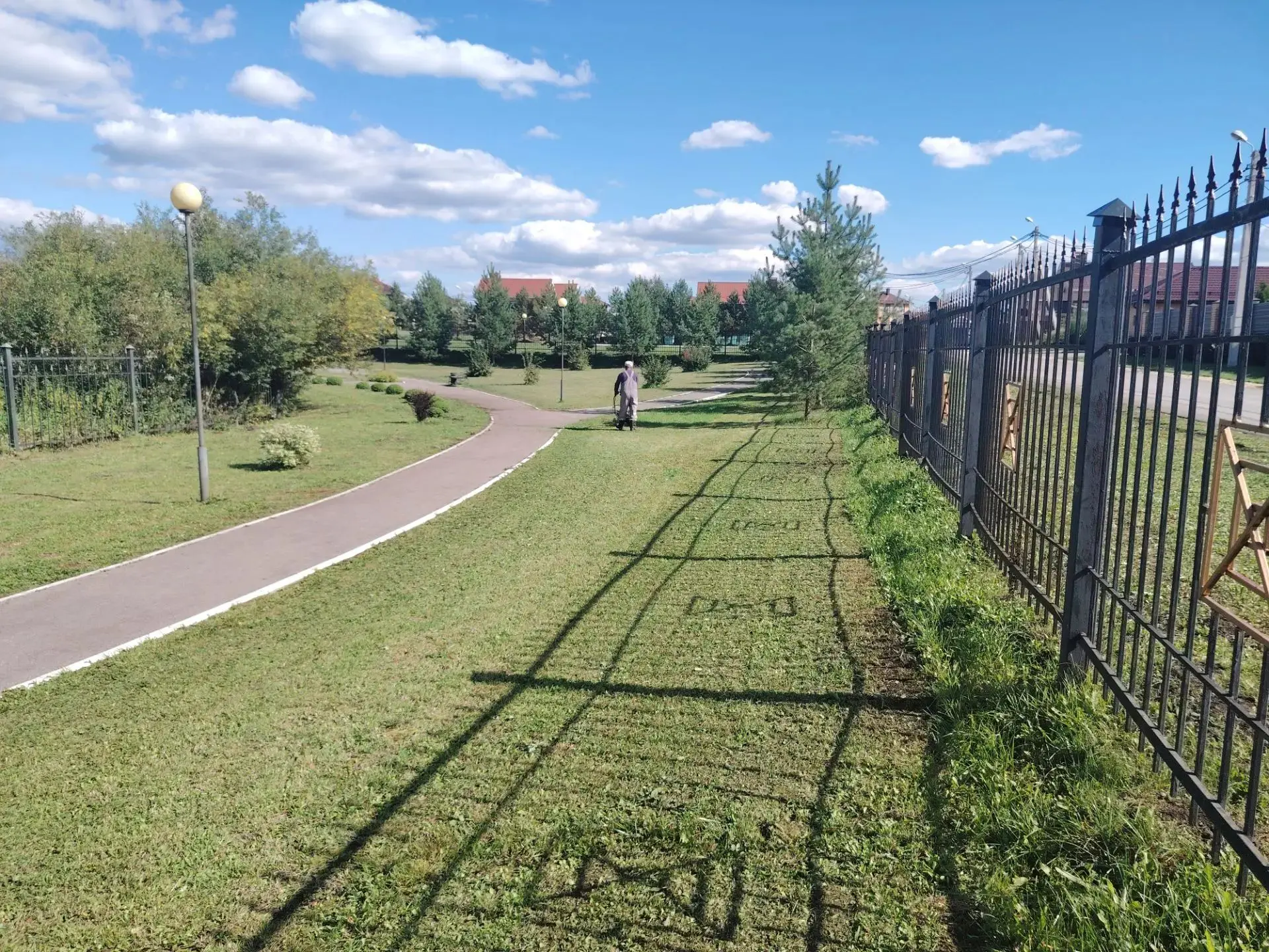 В прекрасном коттеджном посёлке "Гудвилл Парк" растительность преобразилась. Кустарника...