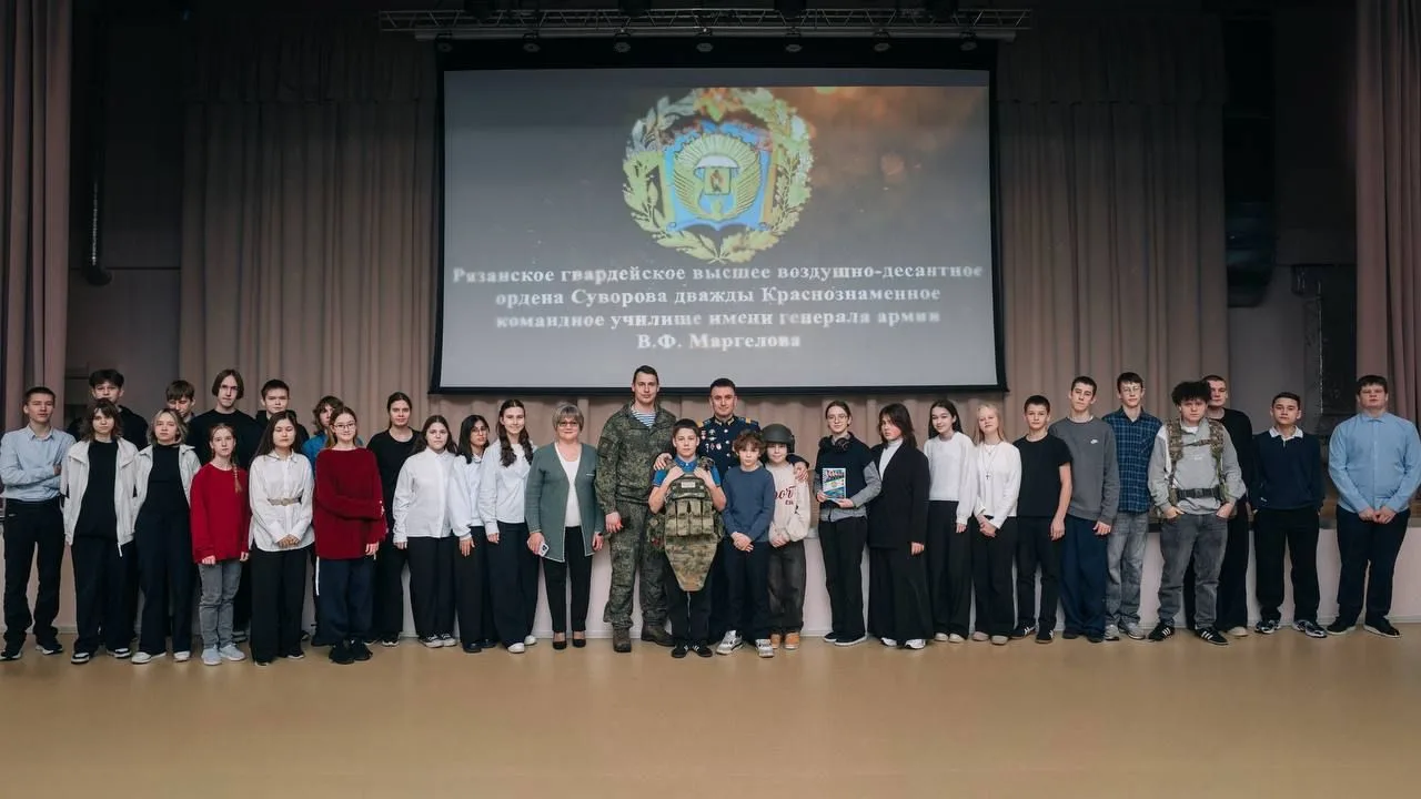 Военные встретились со школьниками в Опалиховской гимназии  В Красногорске прошла новая встреча поко