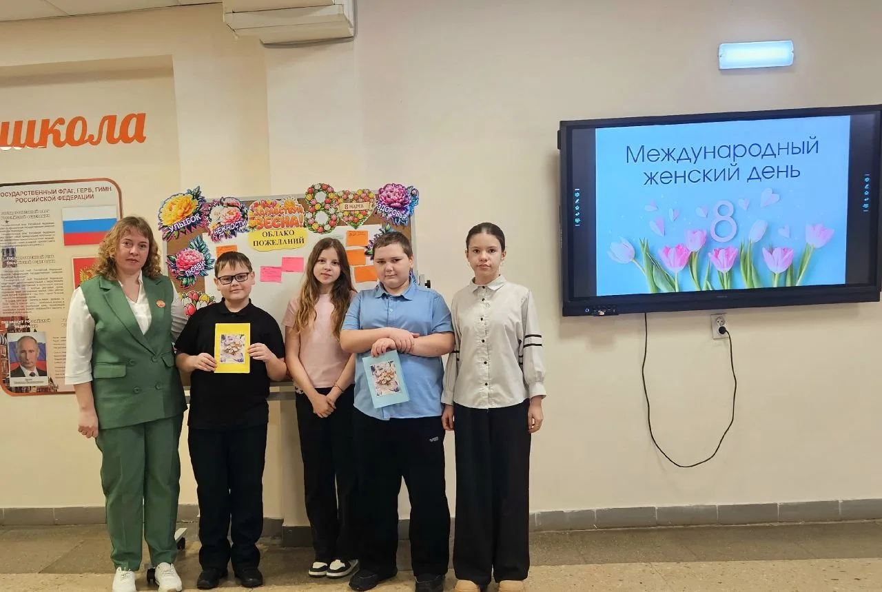 ВСЕРОССИЙСКАЯ АКЦИЯ "ВАМ, ЛЮБИМЫЕ!"  🌷В преддверии 8 марта активисты Первомайской средней школы под 