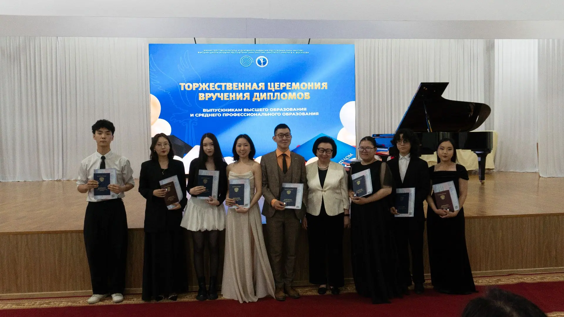 🎓🎶 Вручение дипломов выпускникам 2026 года 🎓✨

🎼 19 июня в концертном зале Высшей школы музыки Р