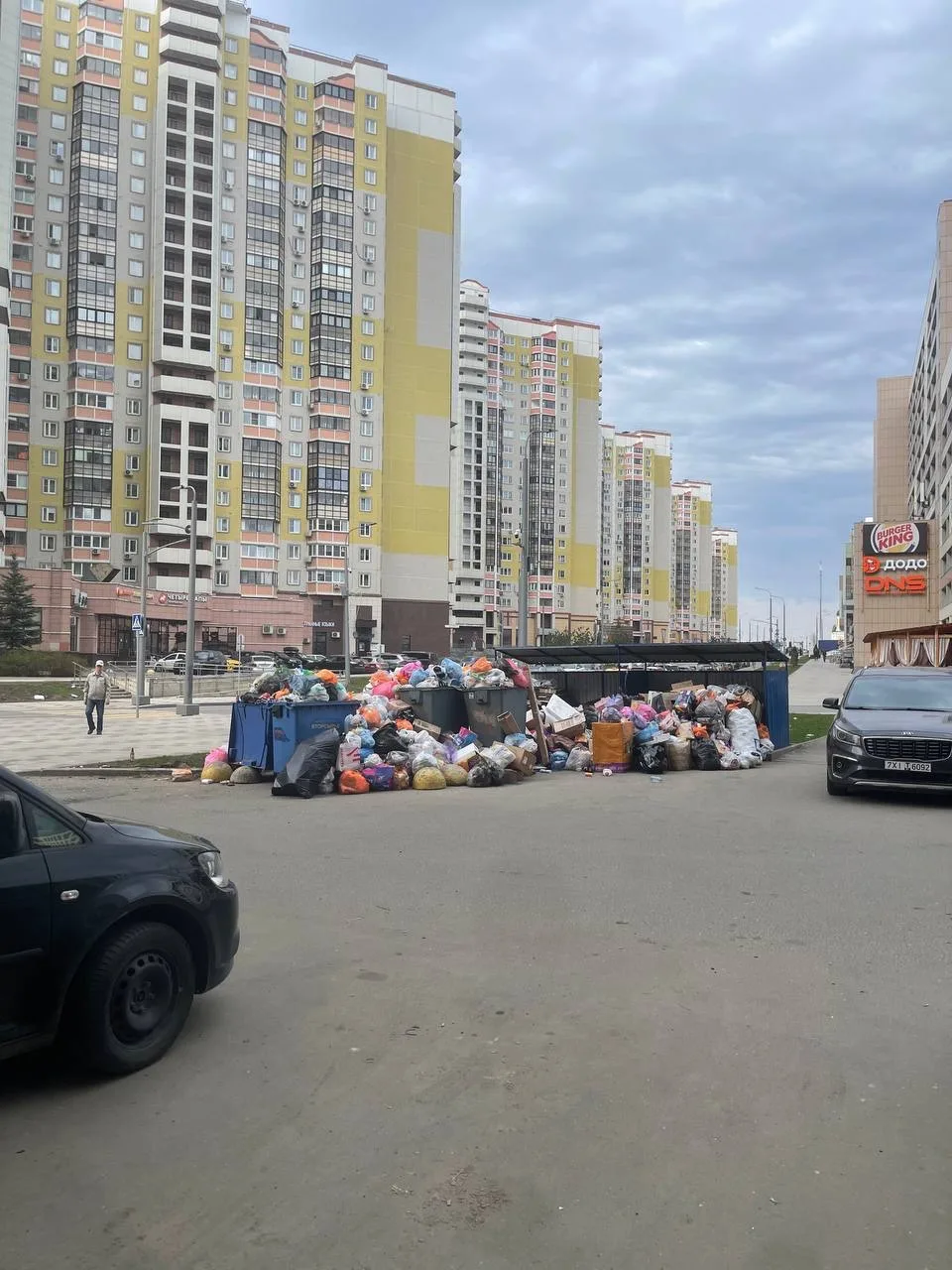 В ЖК «Солнцево Парк» подрядчик по вывозу мусора внезапно исчез.  Возможно, УК Пик Комфорт забыла пер