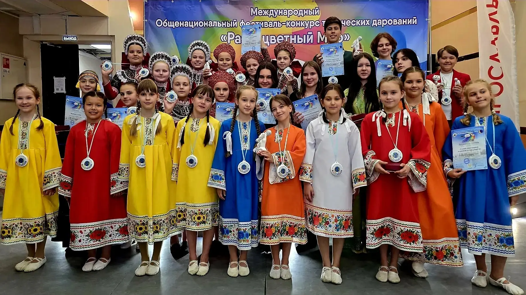 Выступление юных талантов из нашей школы на международном фестивале в Ярославле 🎶  🎤 Ребята из студи