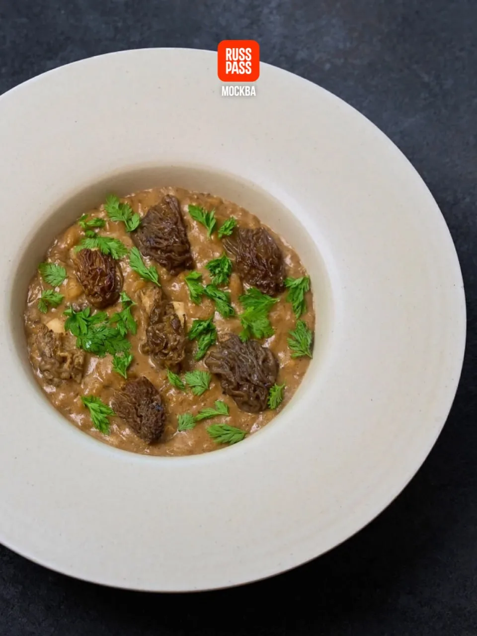 🍴 Ризотто со сморчками и кервелем, карпаччо из сицилийских креветок с черной икрой и грейпфрутом — 