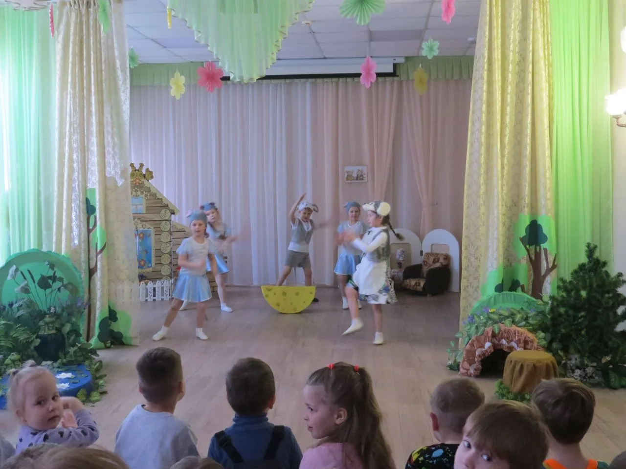 🎭27 марта – Всемирный день театра. 
🏠В этот день состоялась встреча юных артистов Центра развития 