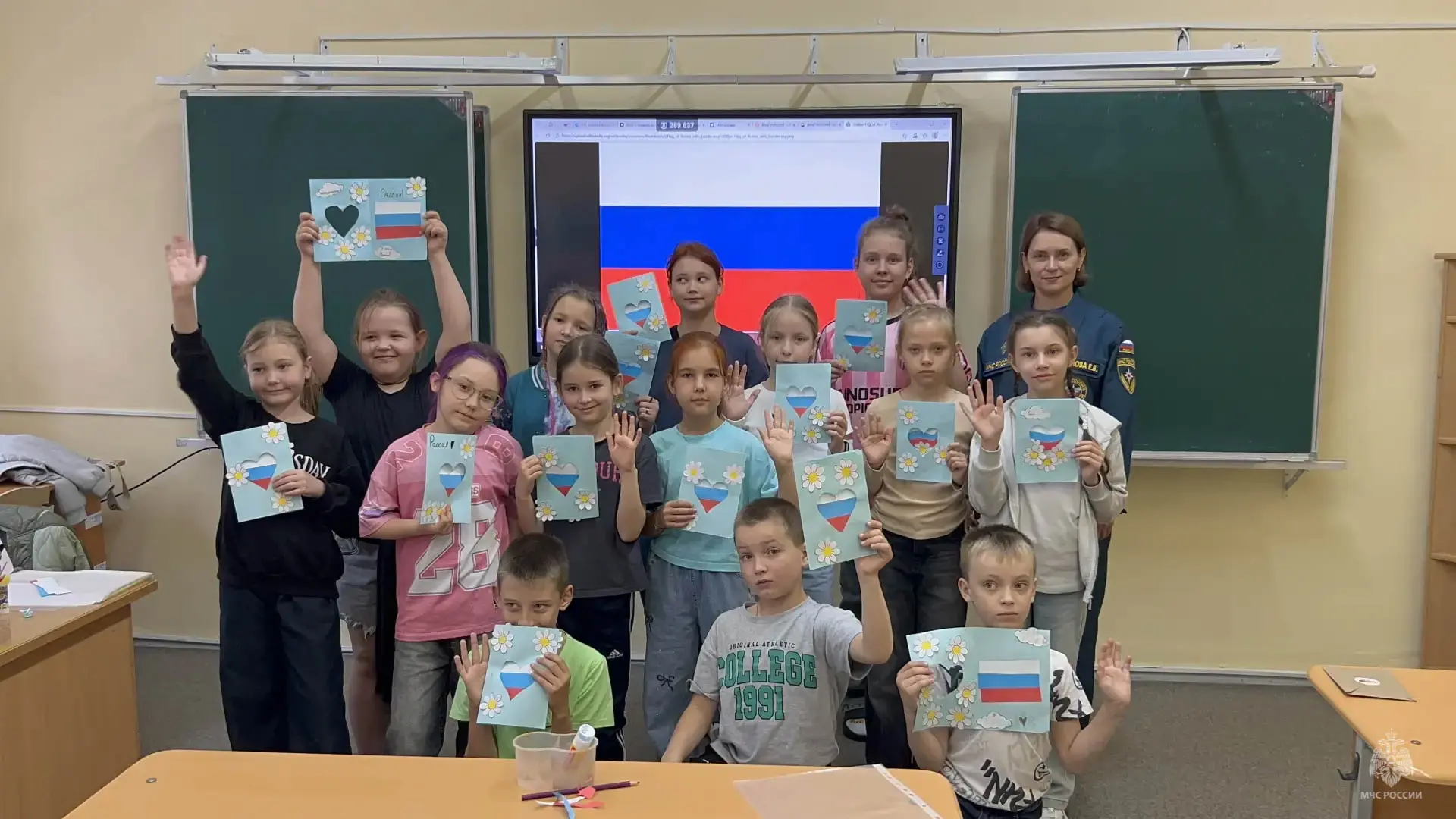 Мастер - класс от огнеборцев

🇷🇺 День России – государственный праздник, который в Российской Феде
