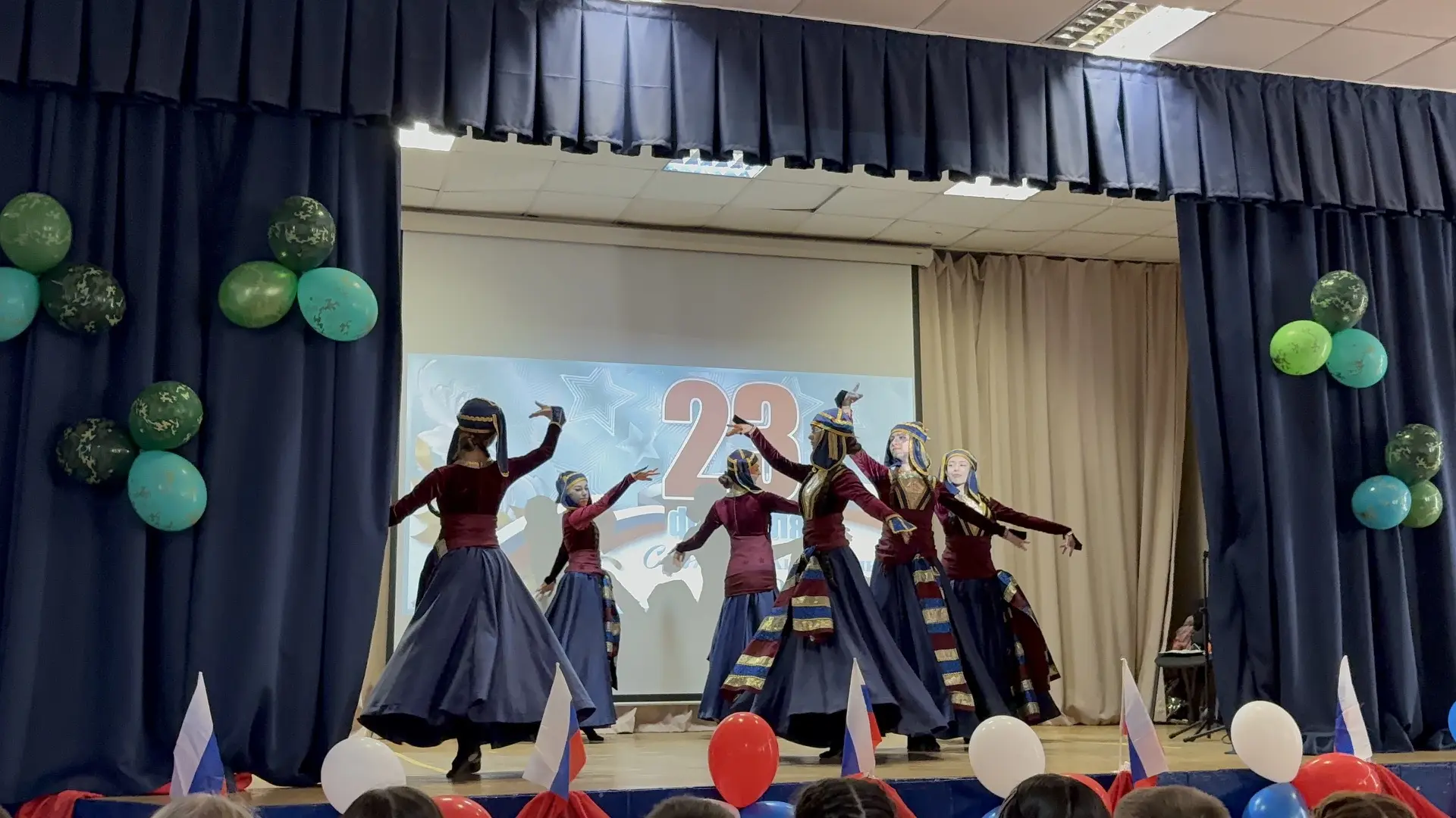ДОРОГИЕ НАШИ ПАПЫ, ДЕДУШКИ И БРАТЬЯ! 🎉 Сегодня мы сердечно поздравляем вас с Днем защитника Отечеств