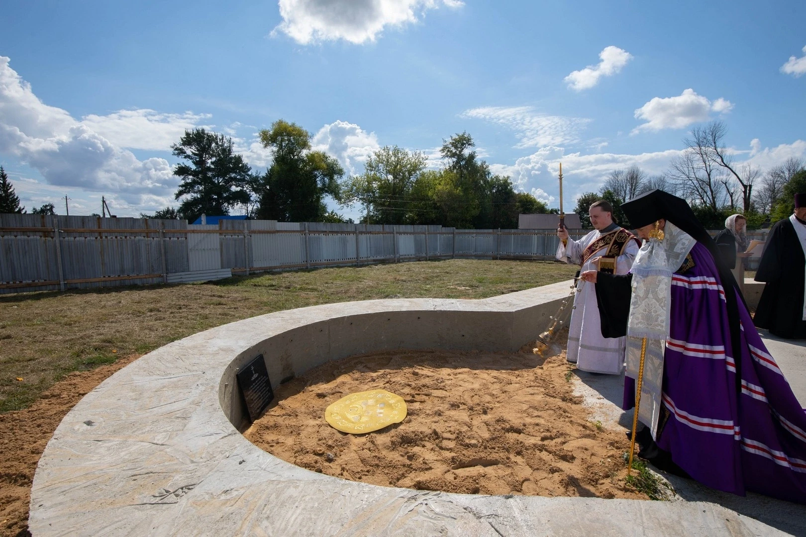 ☦️ В селе Сосновка освятили закладной камень будущего храма в честь святителя Николая Ч...
