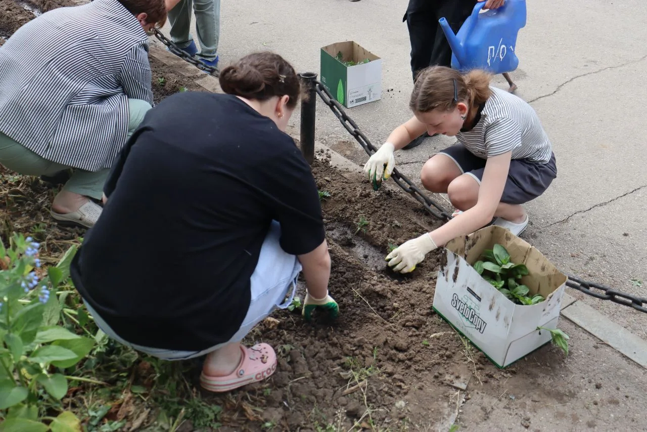 «Зеленый подарок»: традиция, красота и преемственность поколений 🌿🌸

В Спасском агропромышленном т