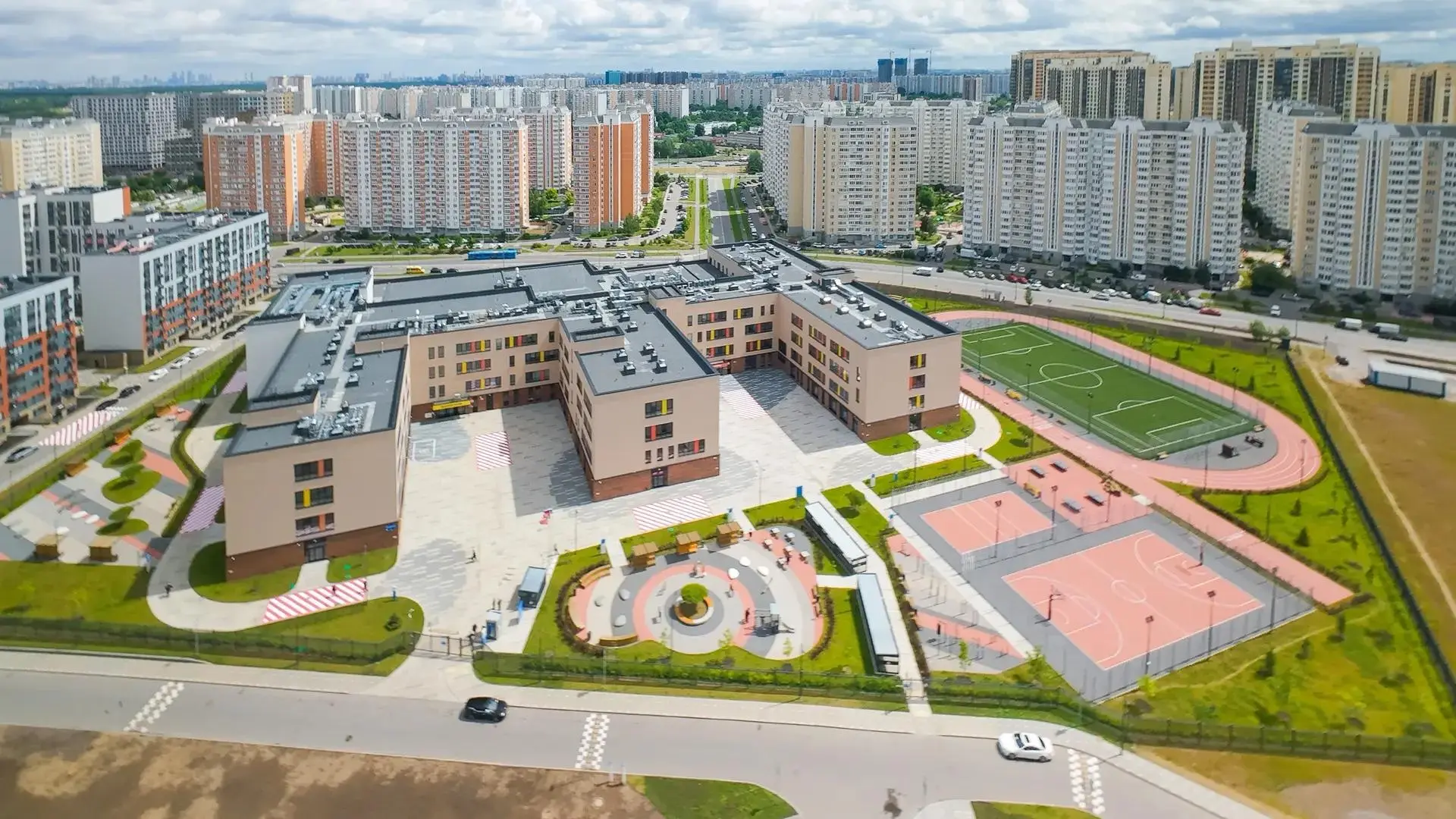 Поразительные цифры: более 10% московских школьников приступят 1 сентября к учебе в нов...