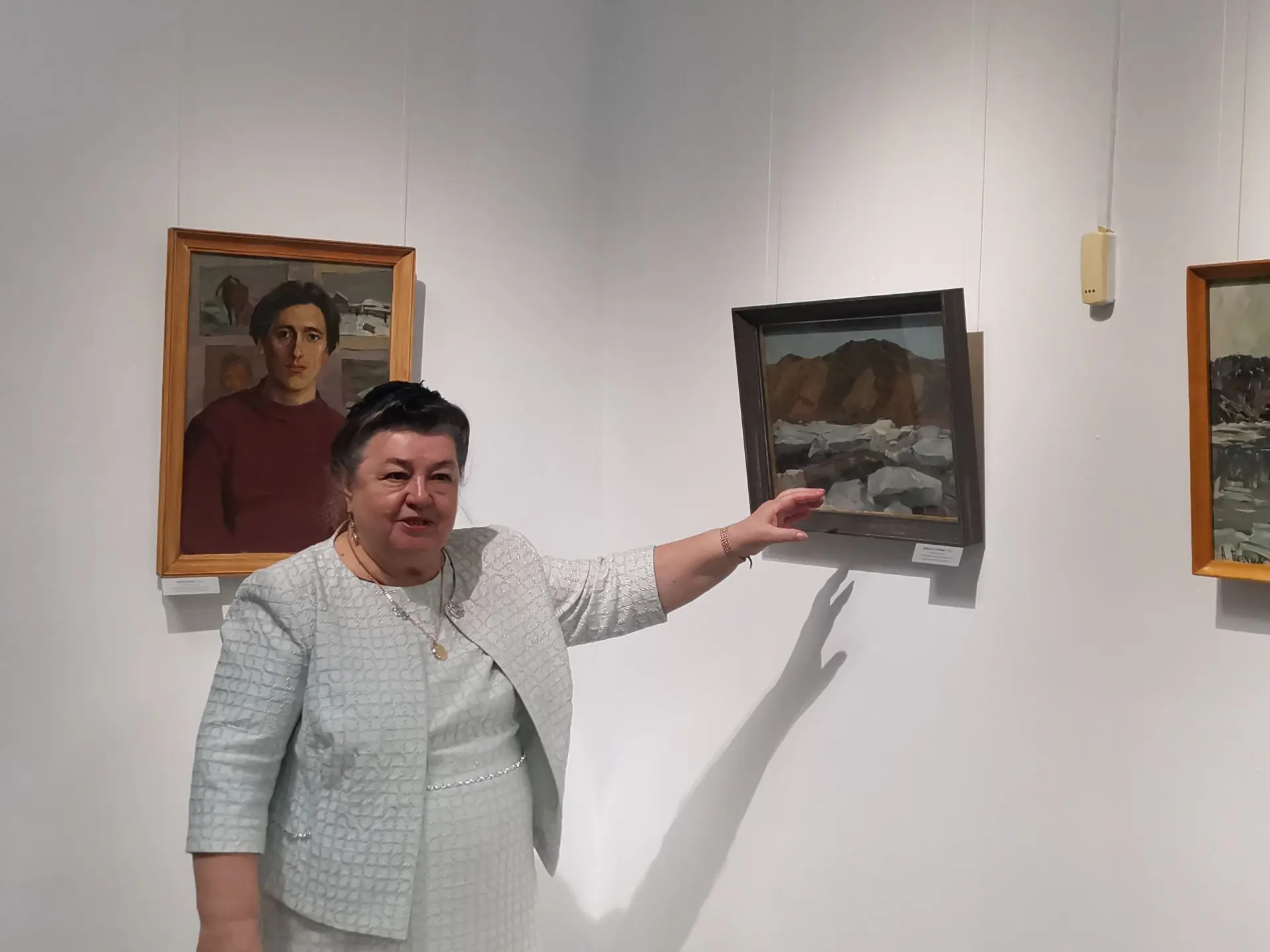 Искусство объединяет: кадеты 21 взвода на выставке Андрея Поздеева