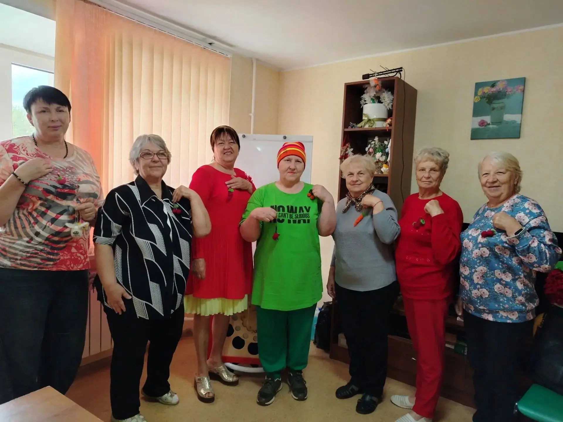 ТЕПЛО В ЛАДОНЯХ. 2 сентября в Лежневском центре социального обслуживания для мастериц и...