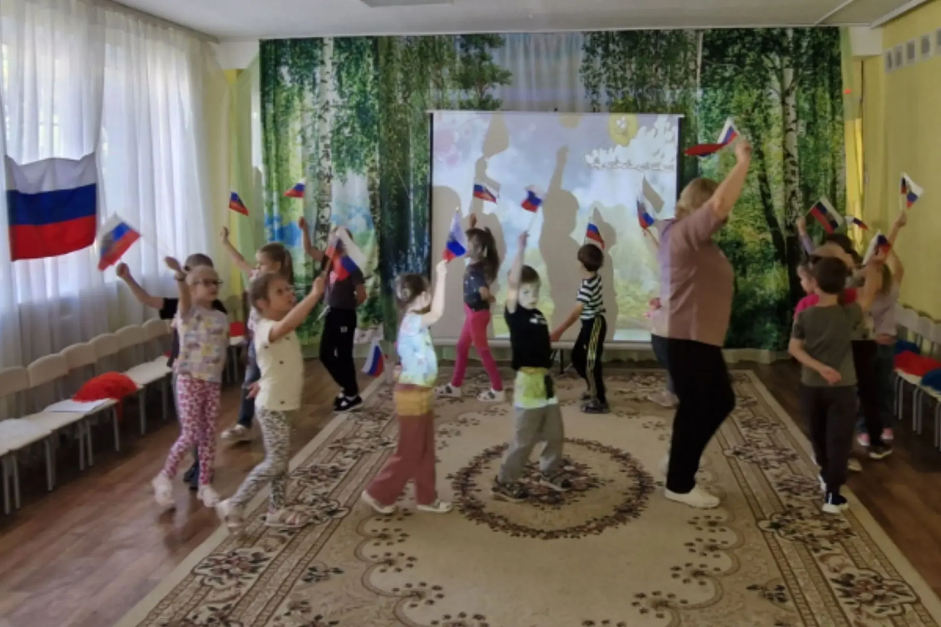 🇷🇺 День Государственного флага в гр. «ВЕСЕЛЫЕ РЕБЯТА»! 🇷🇺