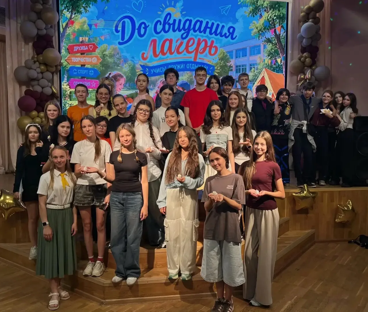 Прощальный огонёк вожатского отряда

🌠 Вот и подошла к концу смена пришкольного лагеря «Радуга». Дл