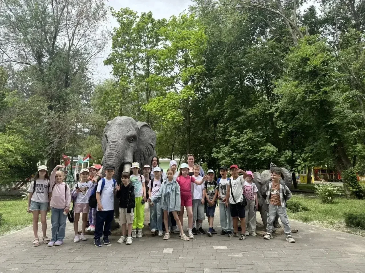🦁 Ура! 2В класс решил закончить учебный год на яркой ноте! 🎉  Наш дружный 2В класс завершил череду к