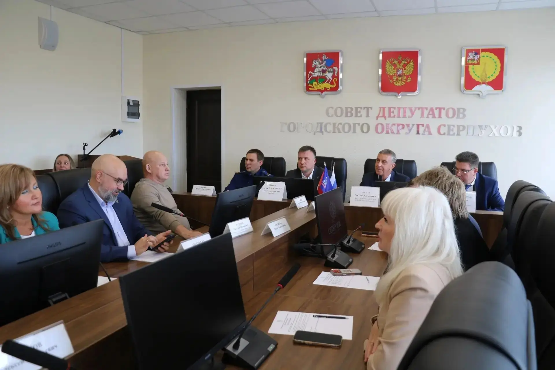 Принял участие в заседании окружного Совета депутатов под председательством Михаила Шул...