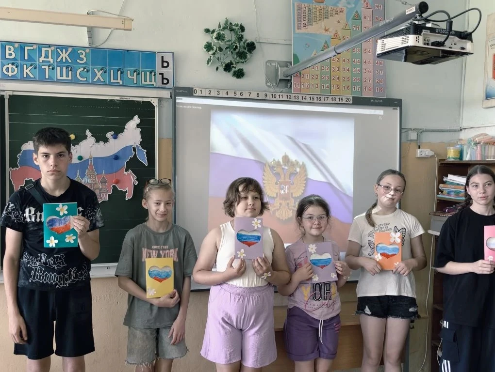 С любовью к Родине! 🇷🇺**

В рамках празднования Дня России в нашей школе прошёл душевный и творчес