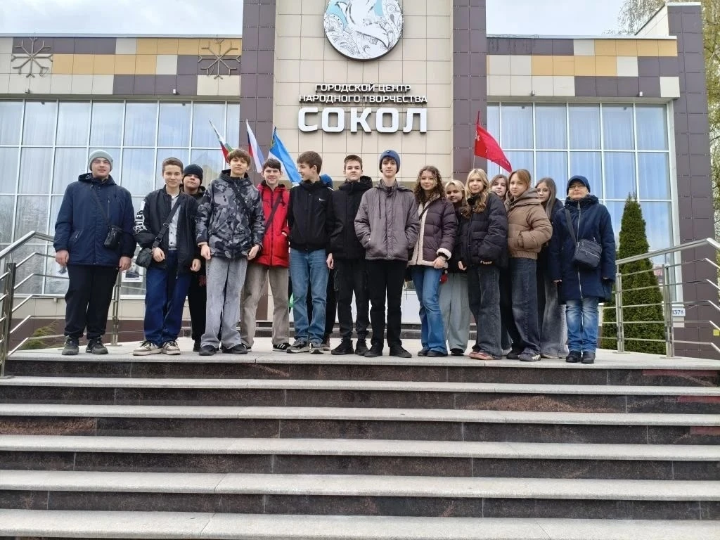 Знатоки из 7а победили в квизе "Мозаика народов России"🇷🇺   Сегодня ученики 7а и классный руководите