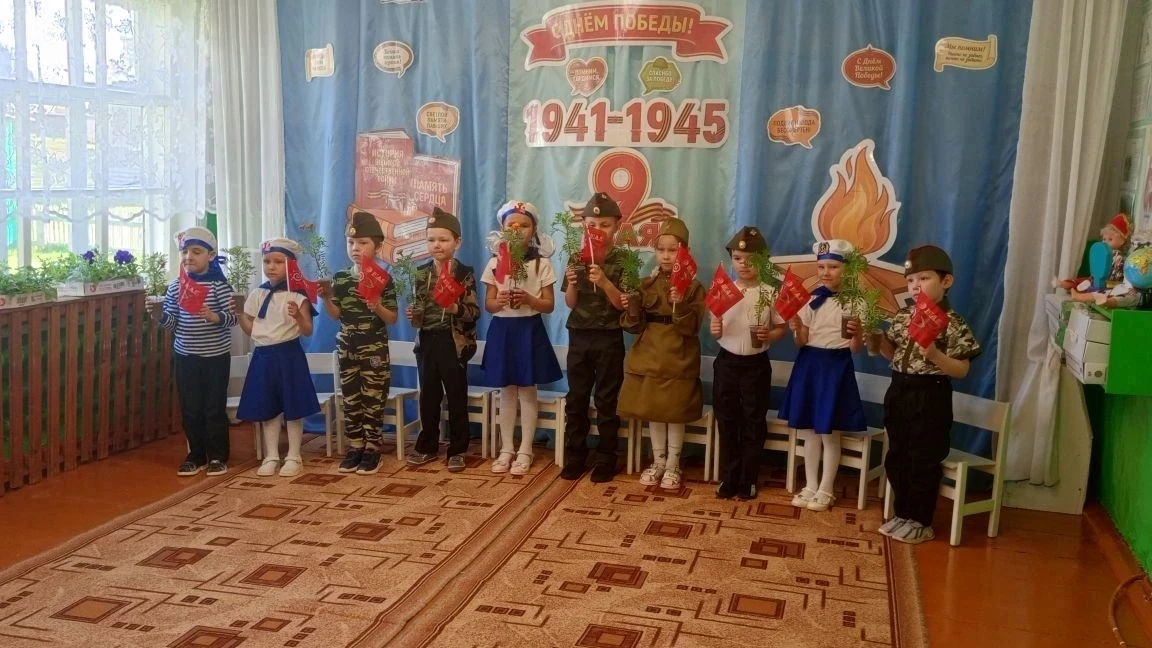 В старшей группе провели праздник ко Дню Победы. Дети  показали взрослым, как они поним...