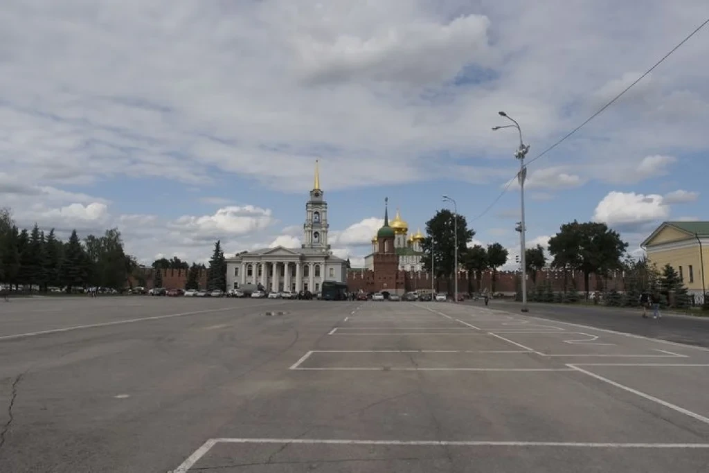 На площади Ленина в Туле временно ограничили парковку