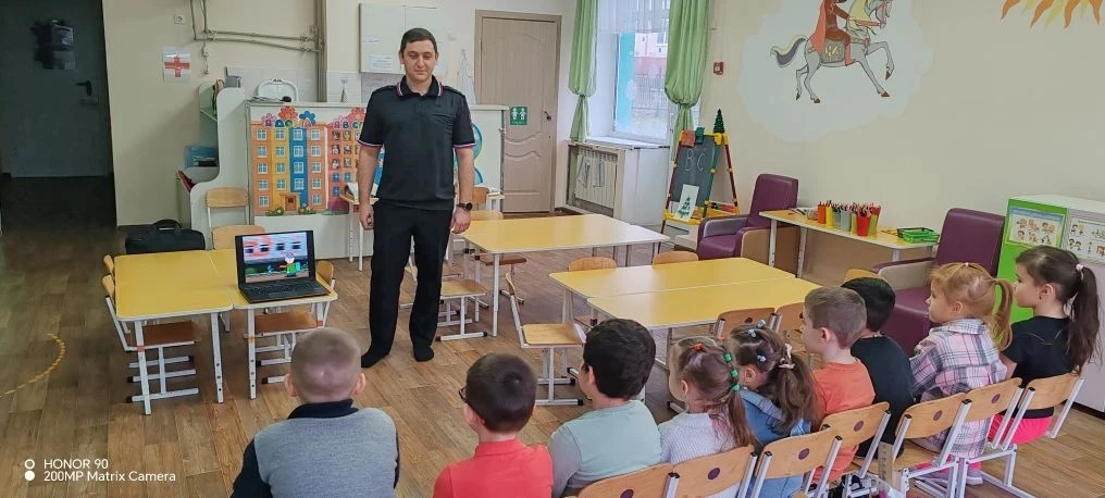 Осторожно, железная дорога!

Профилактика железнодорожного травматизма в подготовительной группе дет
