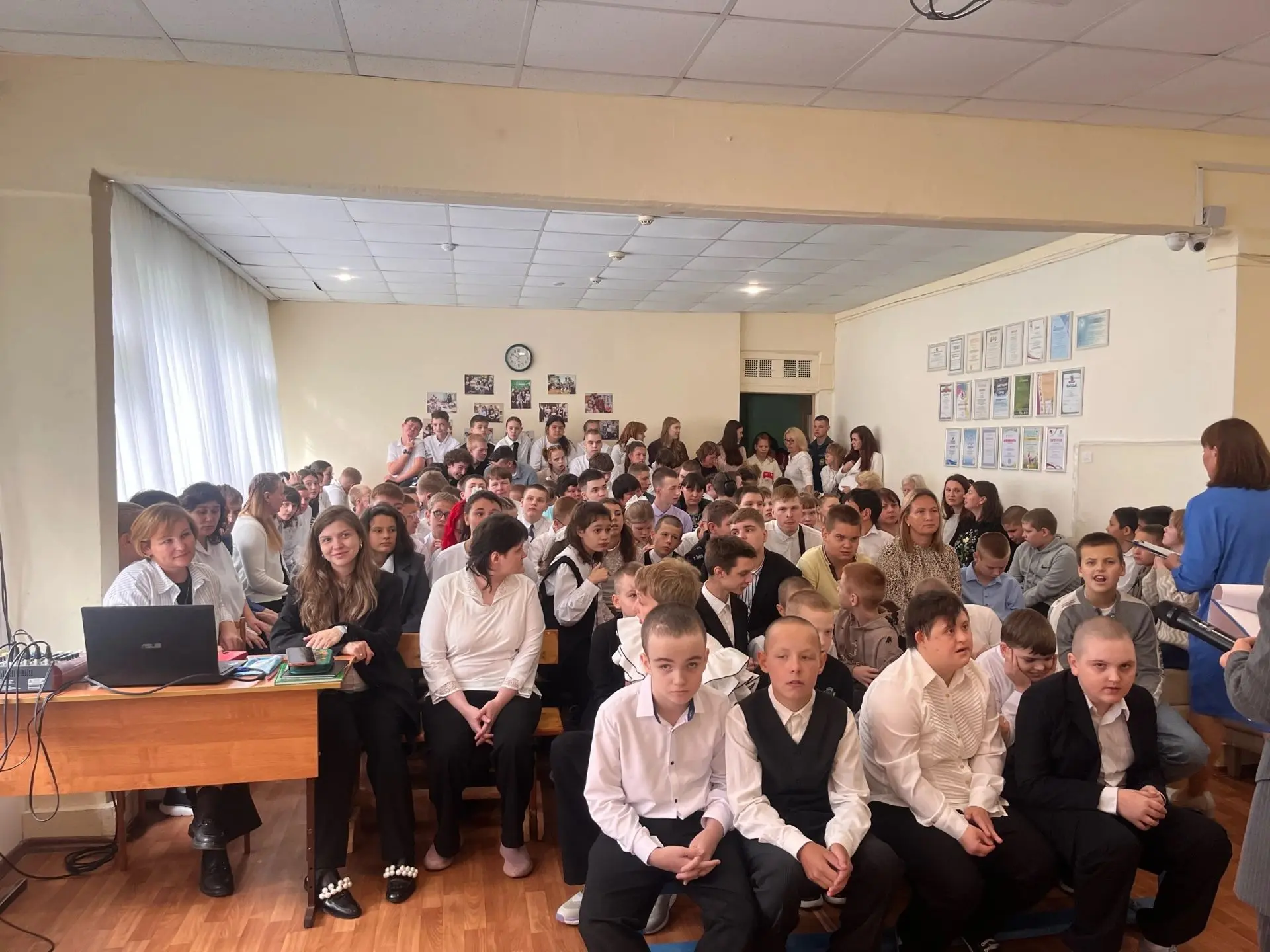 Сегодня в нашей школе снова звучит детский смех, а в коридорах царит атмосфера долгожда...
