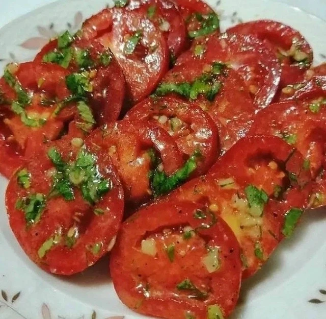 ПОМИДОРЫ МАРИНОВАННЫЕ
⠀ Можно подавать как закуску и как гарнир к основному блюду
.📝Нам понадобится