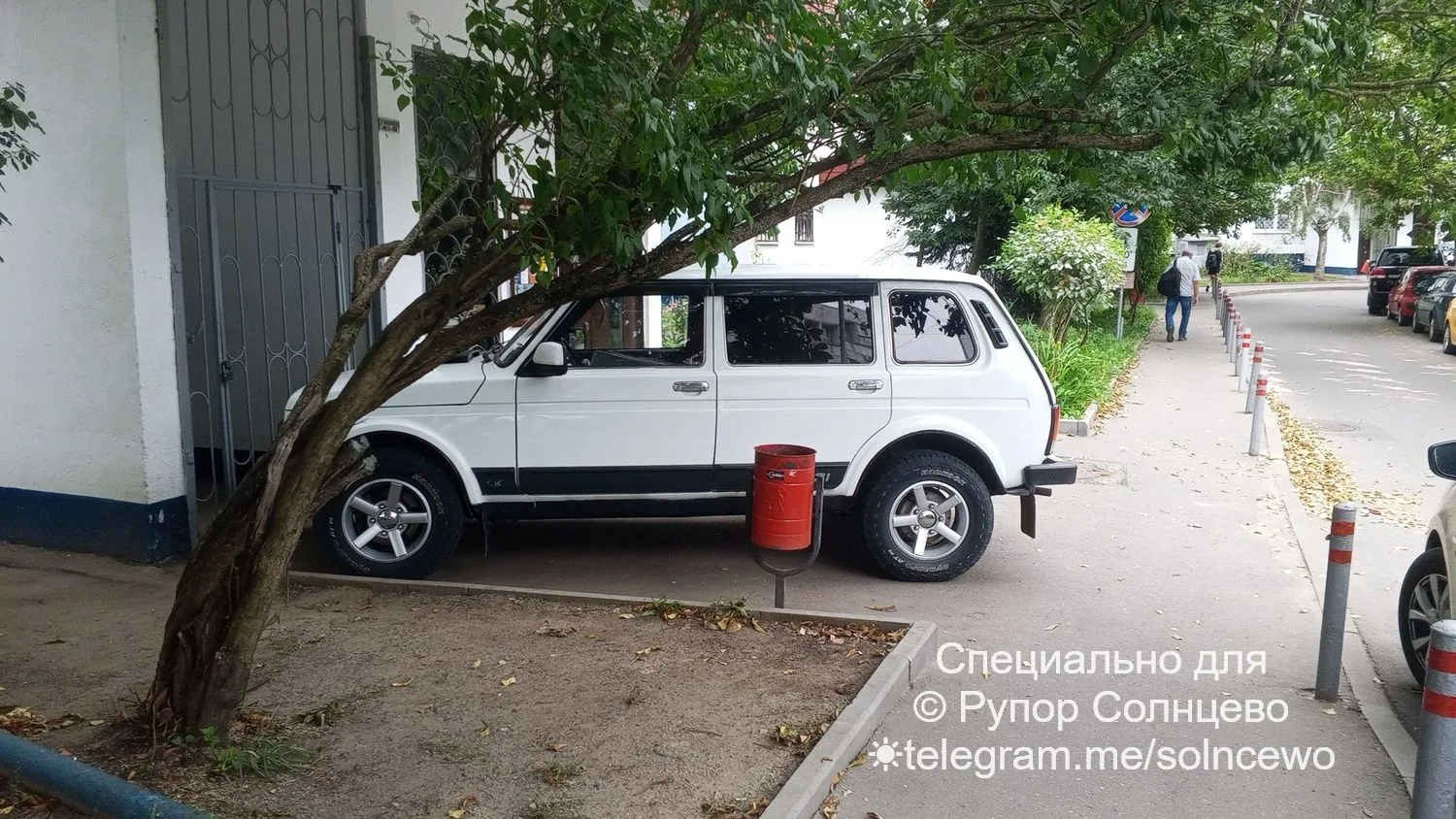 Когда захотел выкинуть автомобиль, но он не прошел в дверь мусорной камеры