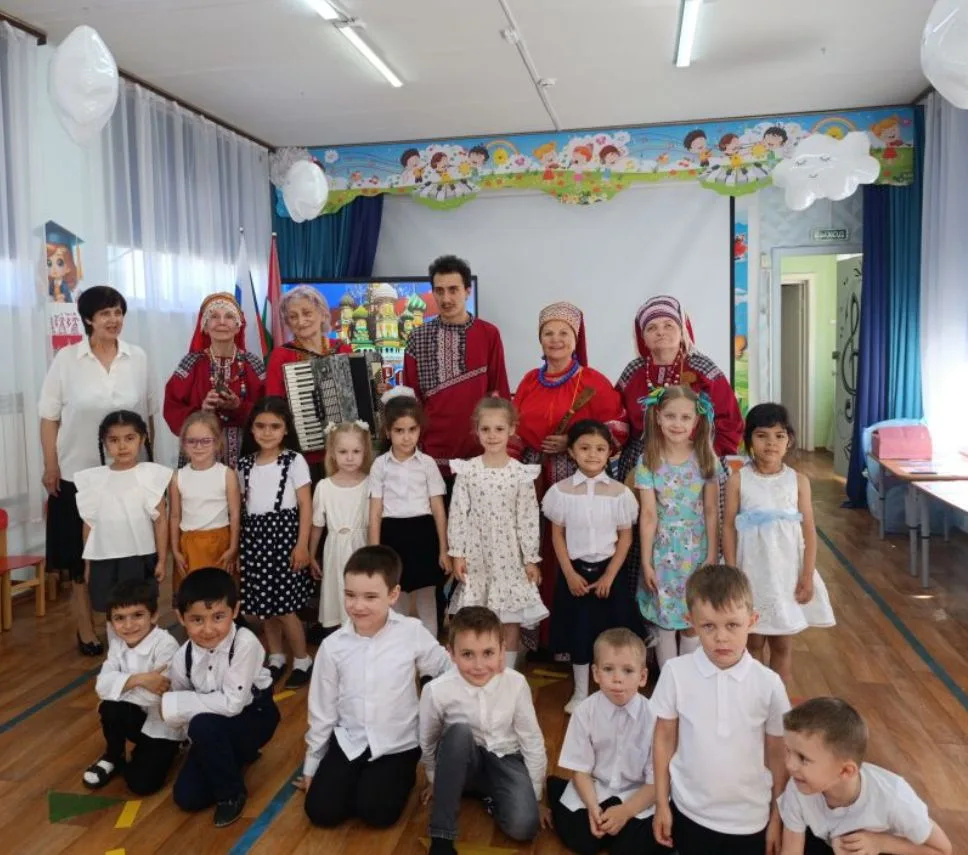 🤍💙❤В преддверии Дня России музыкальный руководитель Кельдешева Е. В. организовала музыкальный праз