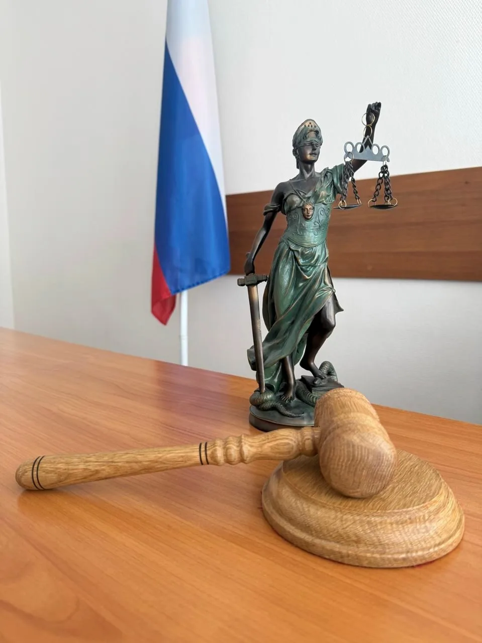 ⚖С работодателя взыскана компенсация за задержку внесения записи в электронную трудовую...