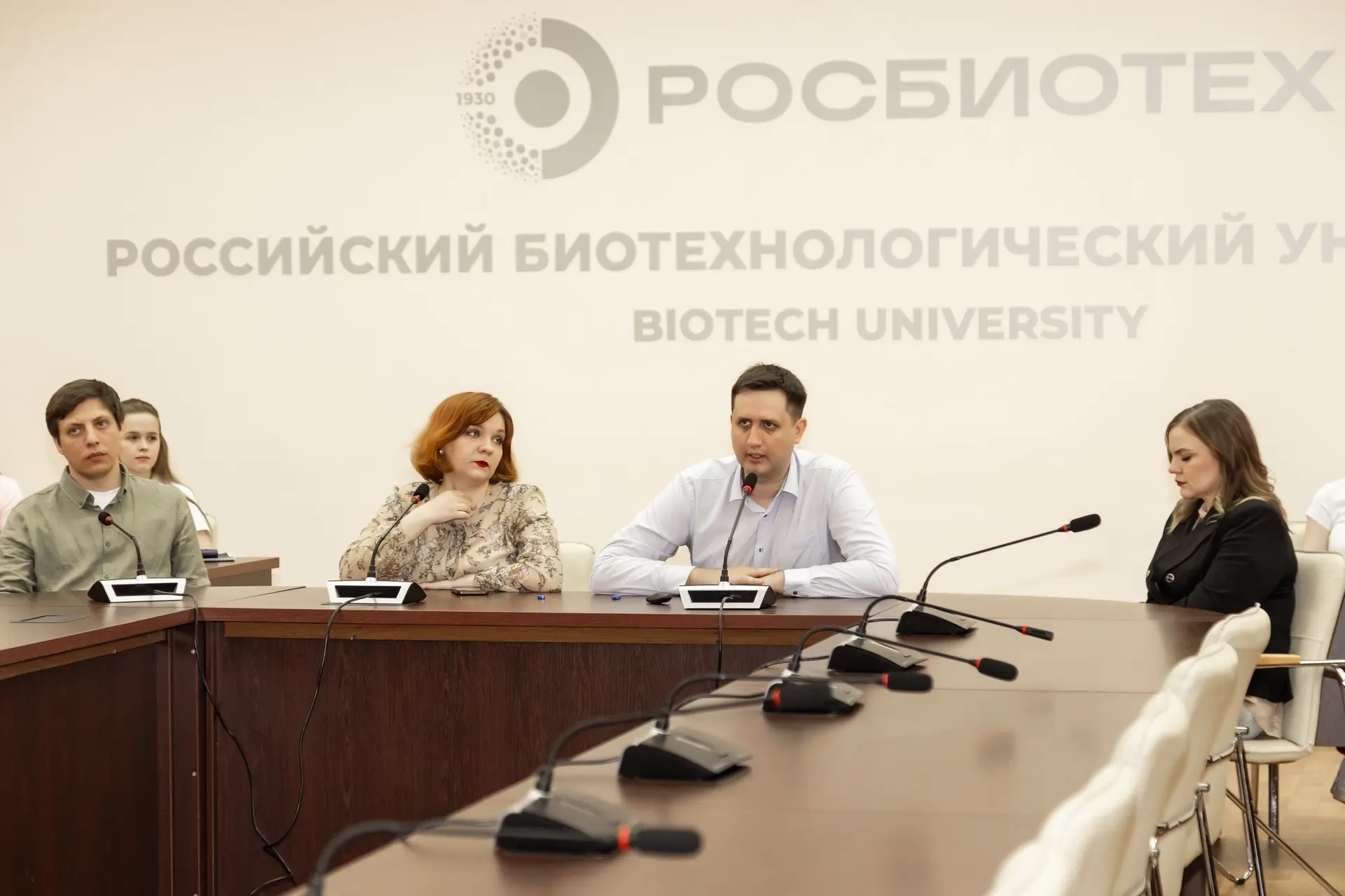 Гражданское единство и технологический суверенитет: встреча в РОСБИОТЕХе

9 июня встретились со студ