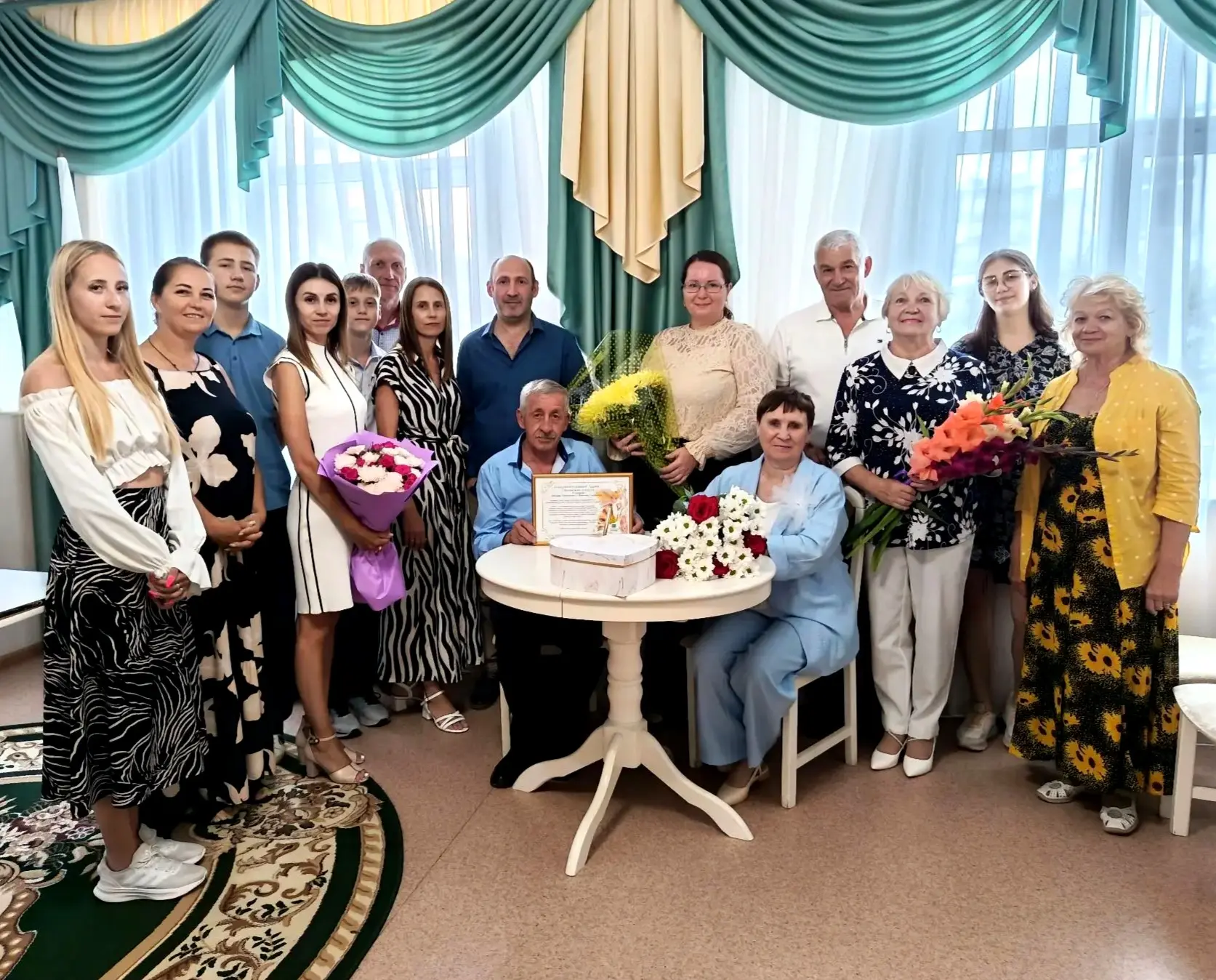 ❤️В отделе ЗАГС Холмского района с 50-летием свадьбы принимала поздравления семья Кузне...