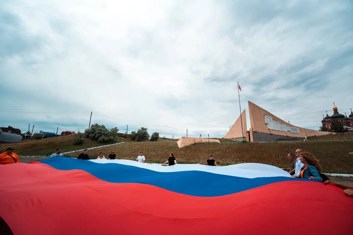Масштабный флаг государства украсил Херсонскую область в День России 😊🇷🇺