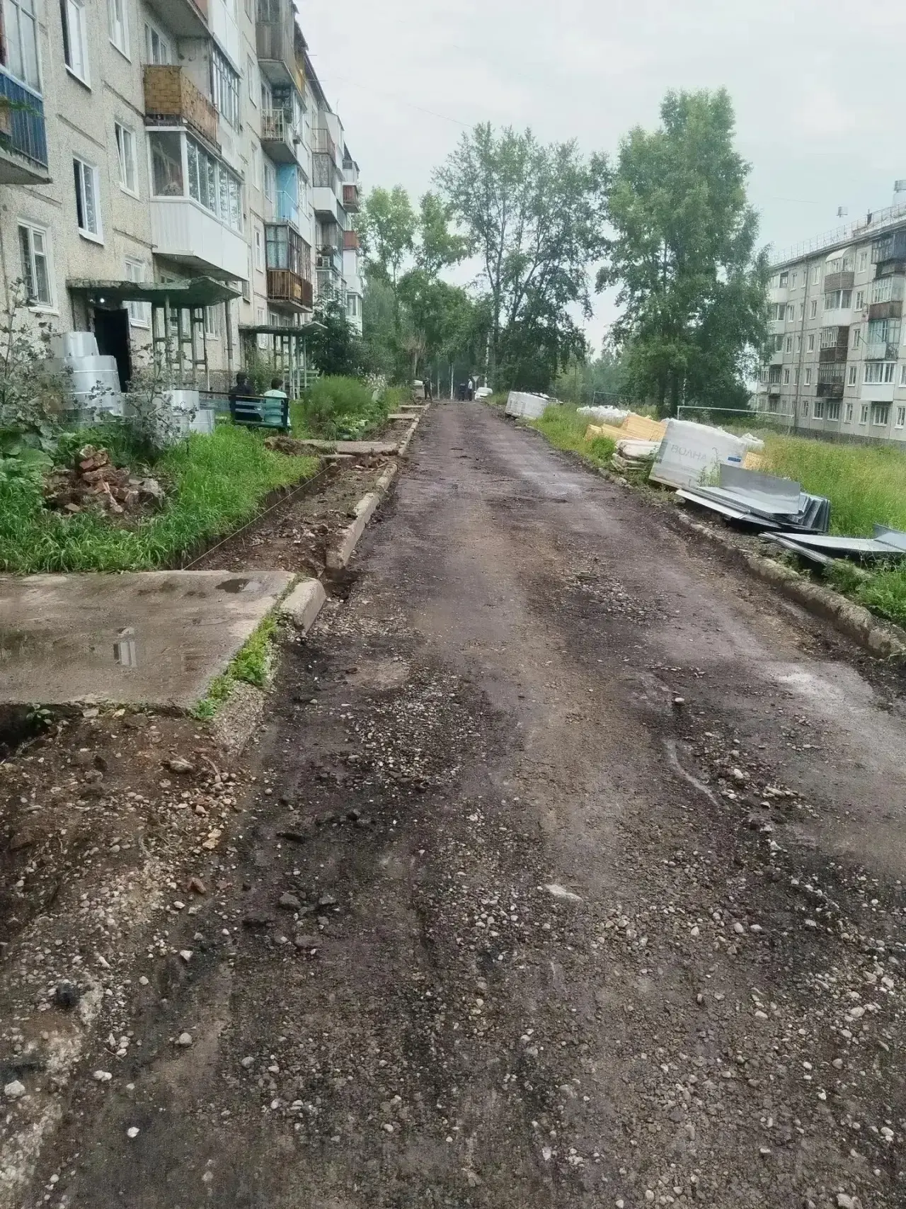 В Усть-Илимске активно реализуются два проекта благоустройства придомовых территорий по...