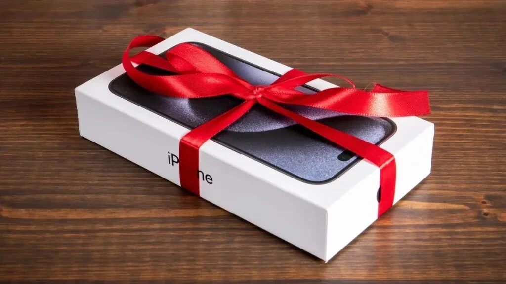 🤑Каждая третья россиянка мечтает получить новый iPhone Duo в подарок от партнёра. 24% ...