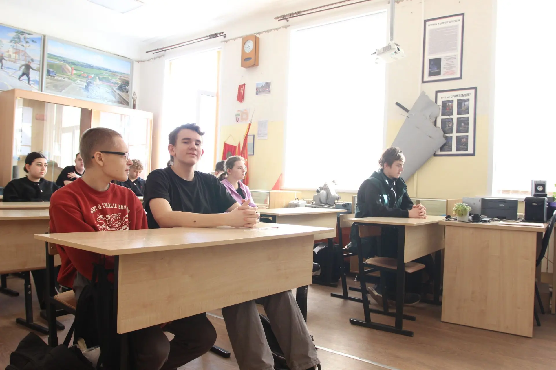 📢 В МКОУ Семилукская ООШ № 2 прошла лекция «Со знанием дела» для девятиклассников
В преддверии Праз