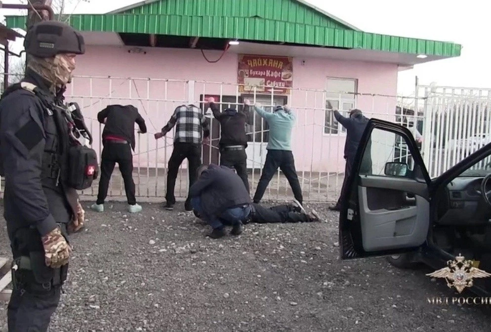 В Энгельсе осудили 33 участников преступного сообщества, которые помогали иностранцам о...