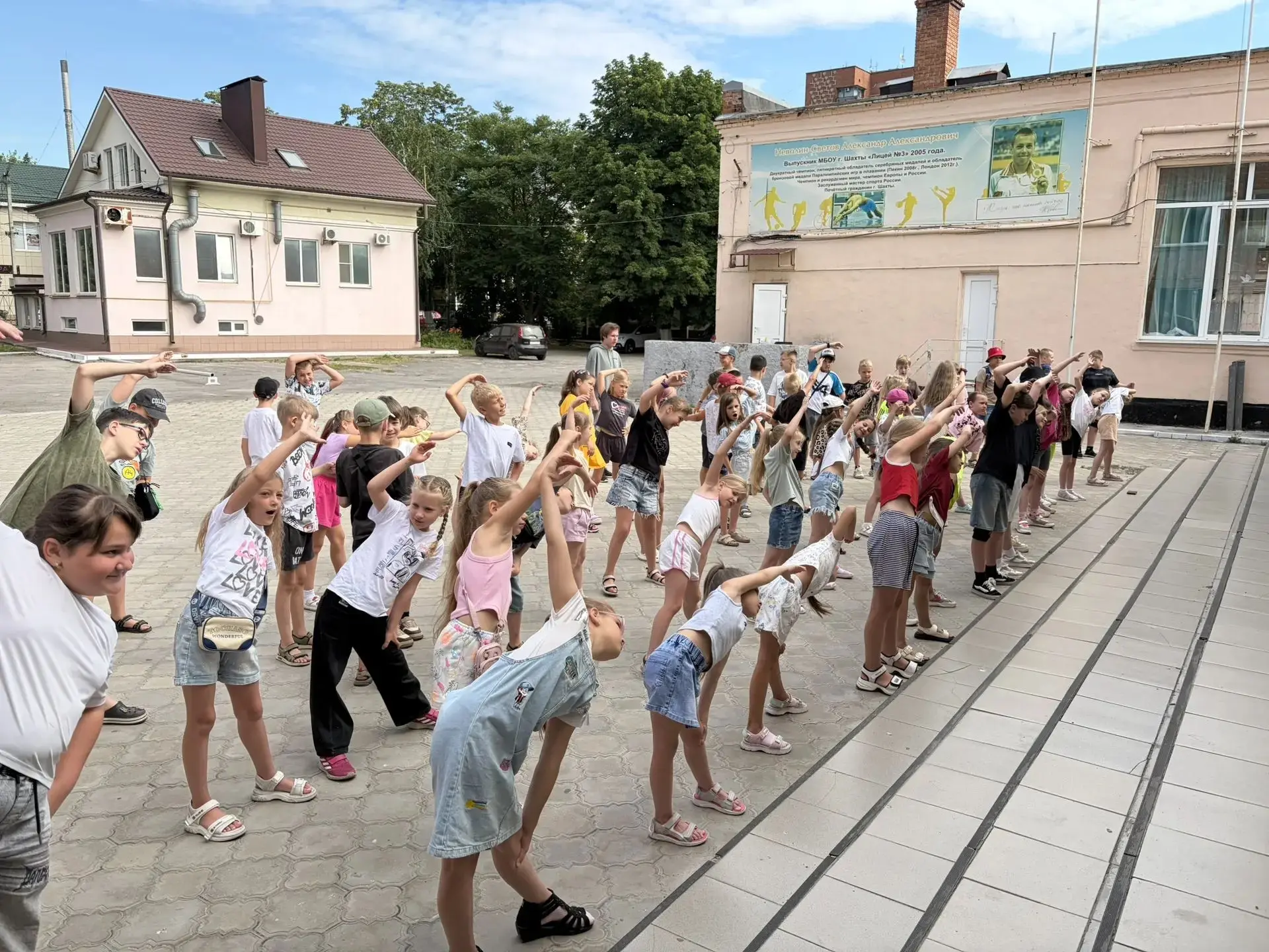 Доброе утро! ☀️ Утренняя зарядка для детей — это простой и весёлый способ начать день с энергией и х