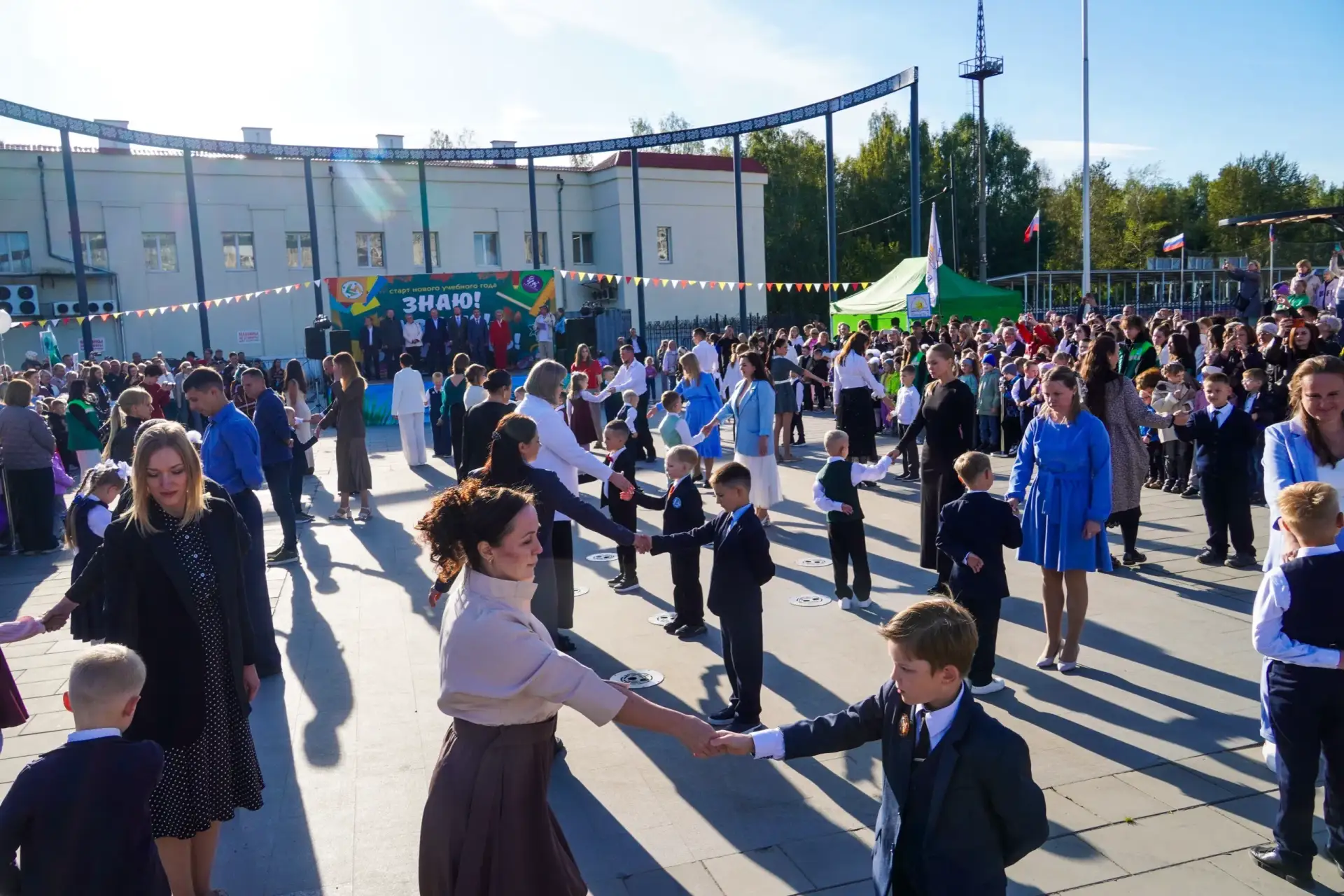 🎓✨ 1 сентября на Торговой площади прошёл большой городской праздник — старт нового уче...